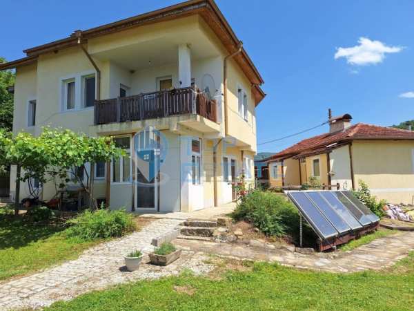 Продава къща, гр. велико търново, център