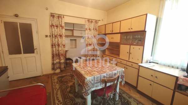 Продава етаж от къща, гр. велико търново, център