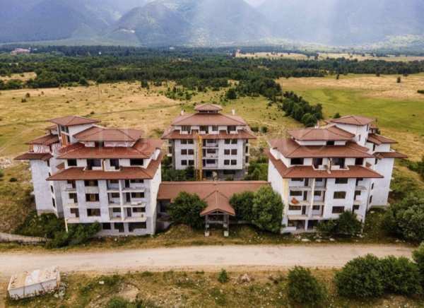 Продава  хотел гр. Разлог, област Благоевград
      9500 кв.м