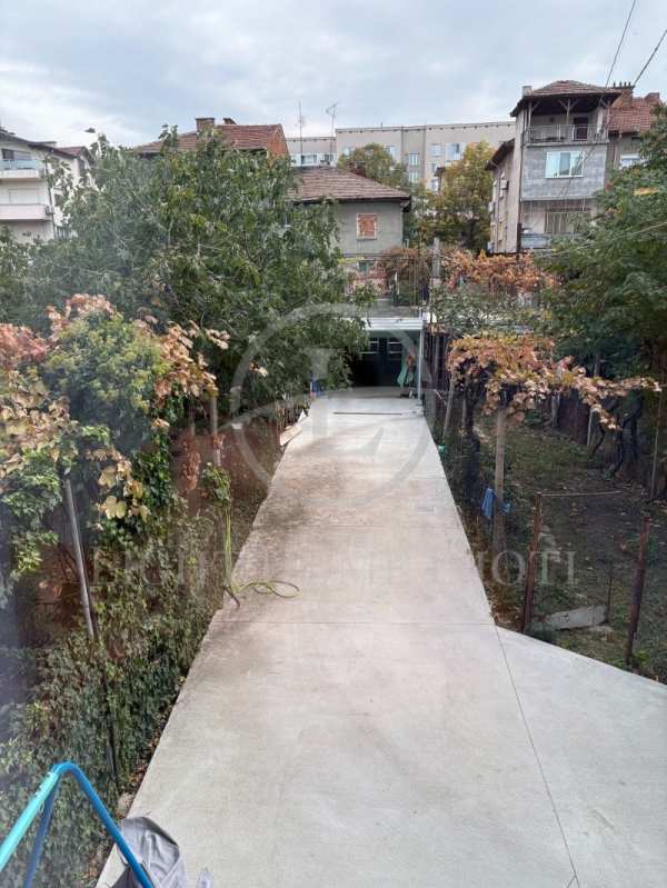 Продава гараж, паркомясто, гр. пловдив, кючук париж