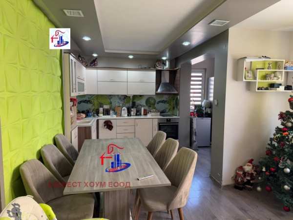 Продава етаж от къща, гр. шумен, център