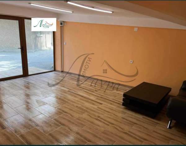 Дава под наем офис, гр. шумен, добруджански