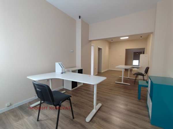 Дава под наем  офис град Велико Търново, Център
      95 кв.м