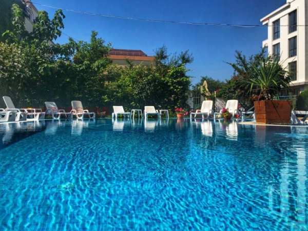 Дава под наем хотел, с. равда, област бургас