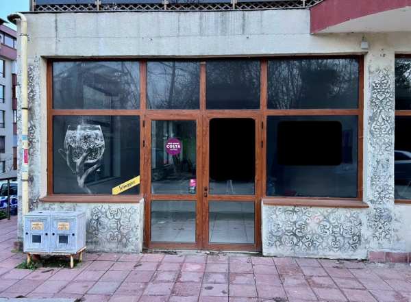 Дава под наем  магазин град Велико Търново, Централна гара
      72 кв.м