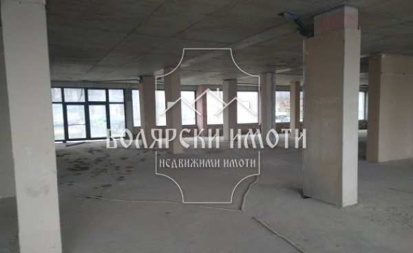 Дава под наем  магазин град Велико Търново, Бузлуджа
      646 кв.м