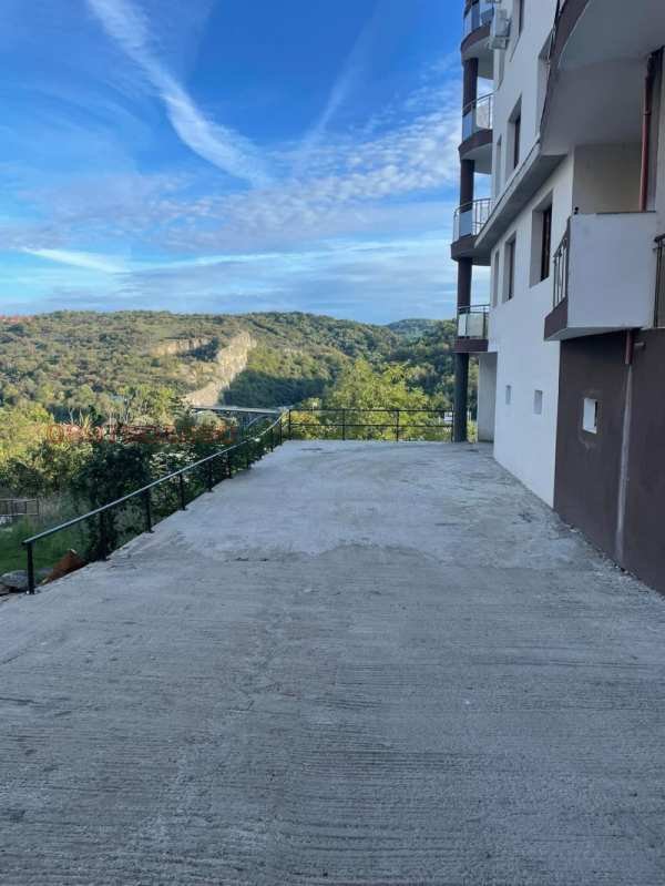 Дава под наем гараж, паркомясто, гр. велико търново, център