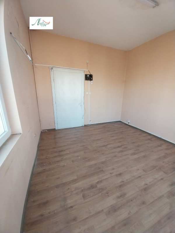 Дава под наем  офис град Шумен, Център
      18 кв.м