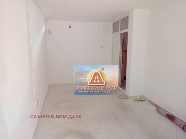 Дава под наем офис, гр. шумен, математическа гимназия