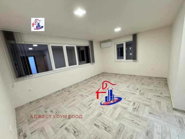 Дава под наем  офис град Шумен, Център
      32 кв.м