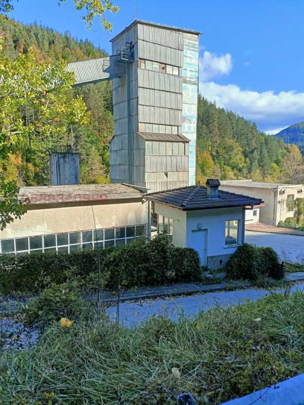 Продава бизнес имот, гр. смолян, устово