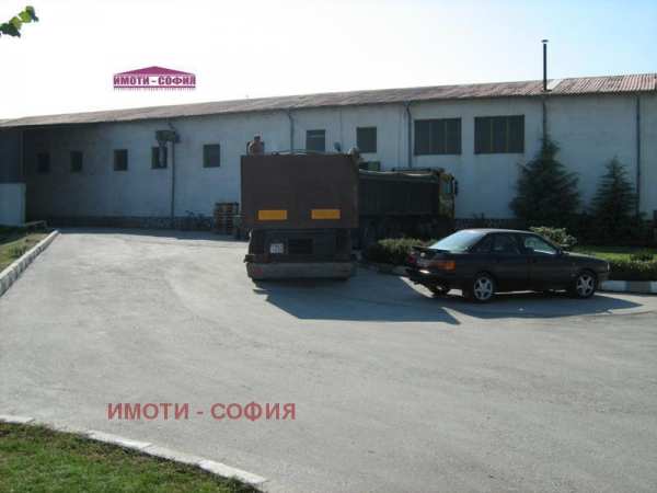 Продава пром. помещение, с. първенец, област пловдив