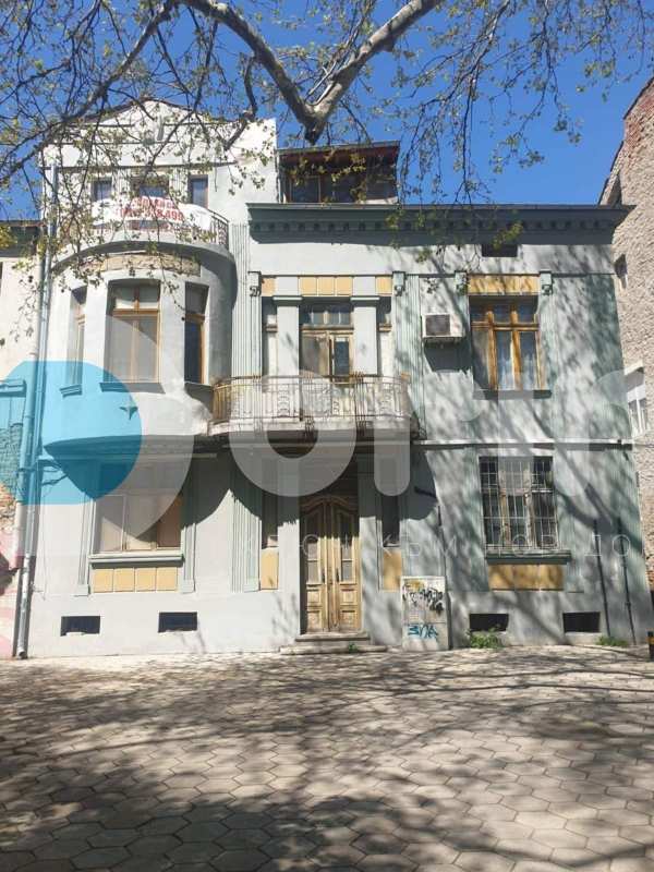 Продава етаж от къща, гр. пловдив, център