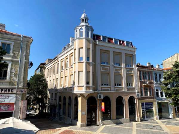 Продава  4-стаен град Шумен, Център
      151 кв.м