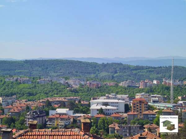 Продава  4-стаен град Велико Търново, Акация
      140 кв.м