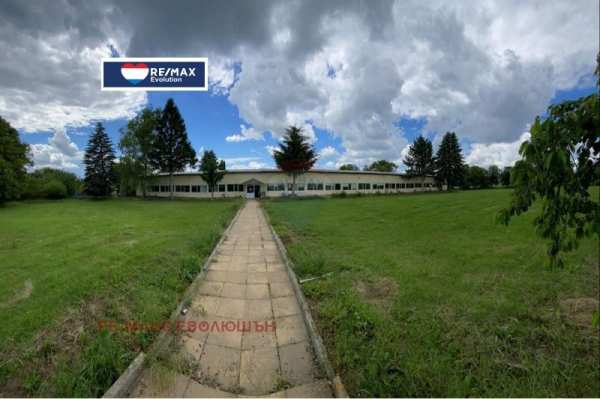 Продава пром. помещение, с. езерче, област разград