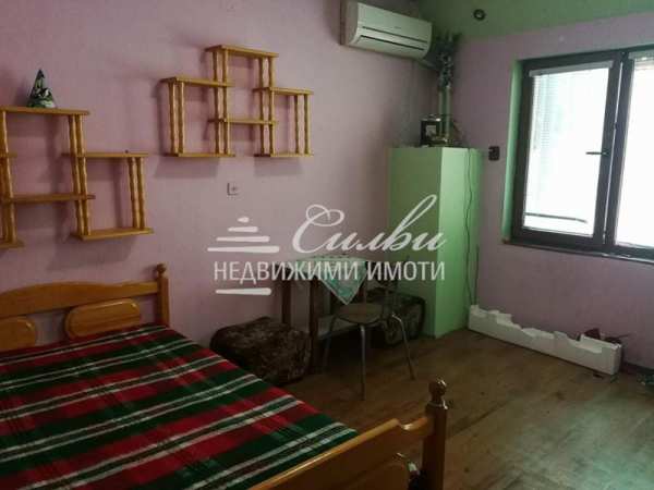 Продава етаж от къща, гр. шумен, център