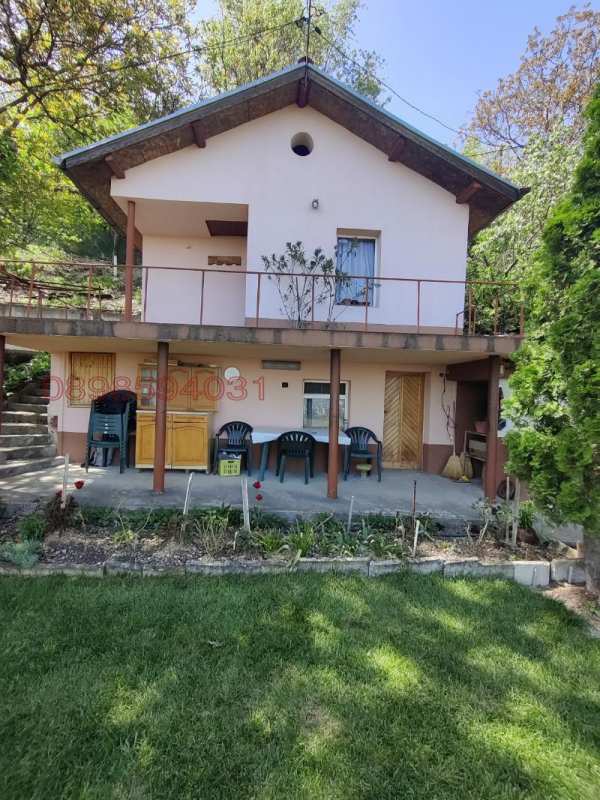 Продава вила, гр. шумен, м-т чашка