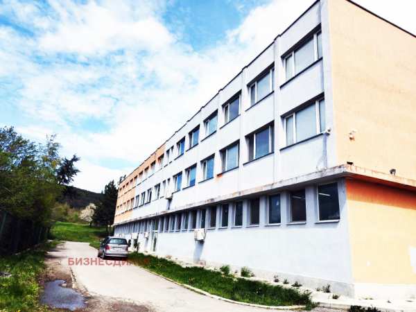 Продава пром. помещение, гр. сливница, област софия област