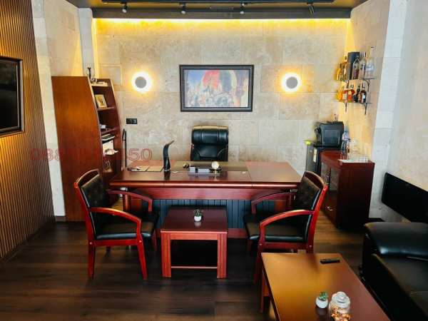 Продава  офис град Велико Търново, Център
      23 кв.м