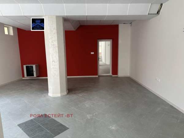 Продава  магазин град Велико Търново, Център
      111 кв.м