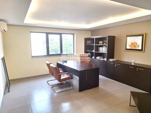 Продава  офис град Пловдив, Център
      161 кв.м