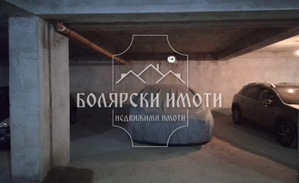Продава  гараж, паркомясто град Велико Търново, Център
      17 кв.м