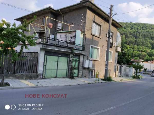 Продава  етаж от къща град Шумен, Томбул джамия
      92 кв.м