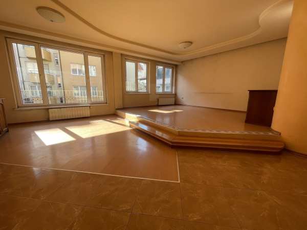 Дава под наем къща, гр. пловдив, център