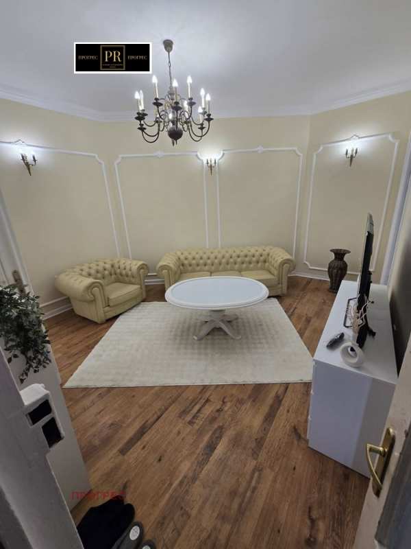 Дава под наем етаж от къща, гр. пловдив, център