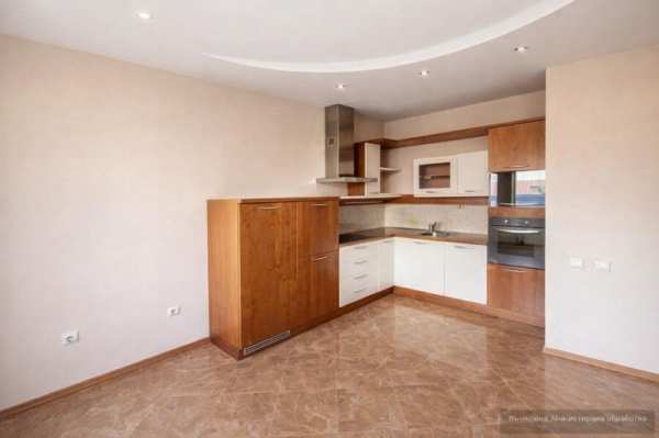 Дава под наем къща, гр. пловдив, център