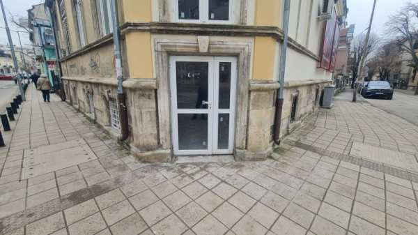 Дава под наем бизнес имот, гр. русе, център