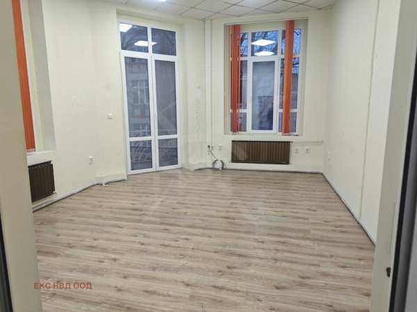 Дава под наем офис, гр. пловдив, център