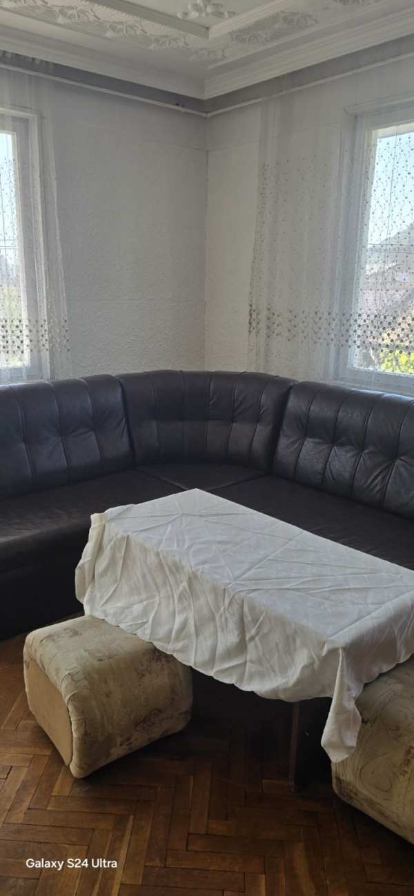 Дава под наем  4-стаен град Шумен, 5-ти полк
      100 кв.м