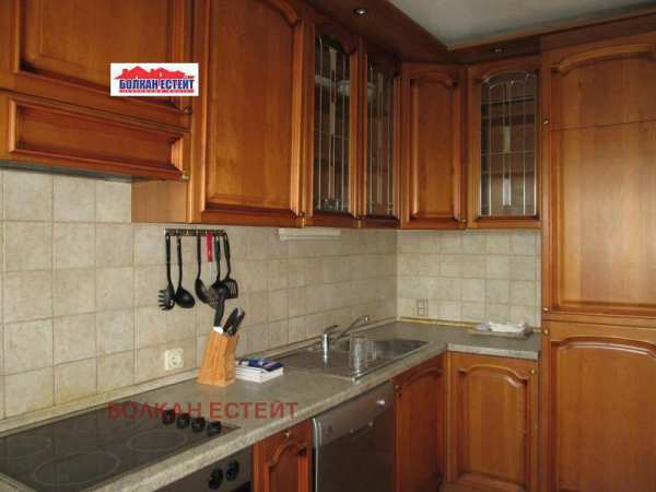 Дава под наем 3-стаен, гр. велико търново, център