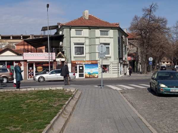 Дава под наем магазин, гр. пловдив, център