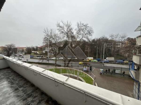 Дава под наем офис, гр. пловдив, център