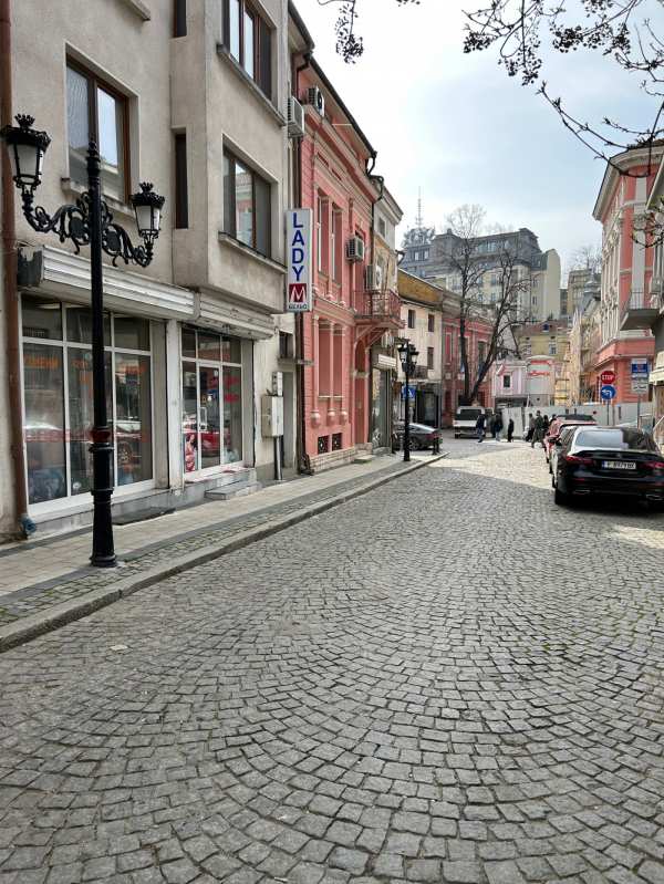 Дава под наем магазин, гр. пловдив, център