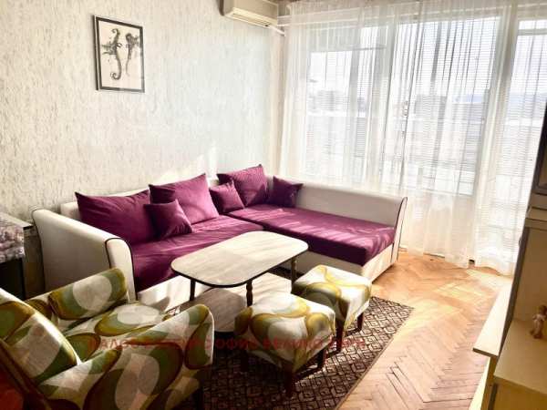 Дава под наем 4-стаен, гр. велико търново, център