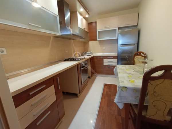 Дава под наем  3-стаен град Велико Търново, Колю Фичето
      100 кв.м