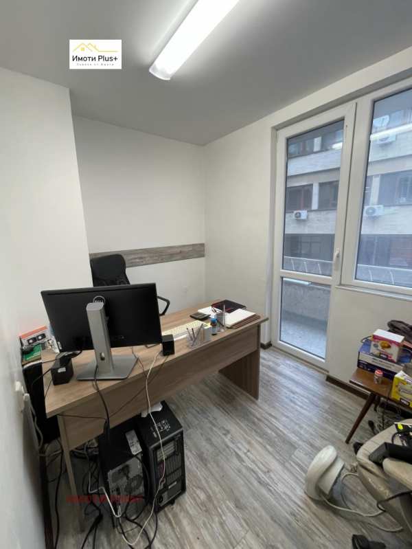 Дава под наем  офис град Шумен, Център
      35 кв.м