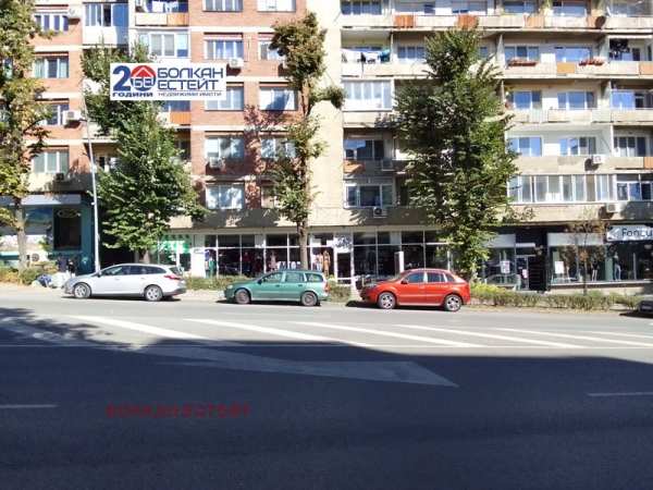 Дава под наем  магазин град Велико Търново, Център
      120 кв.м