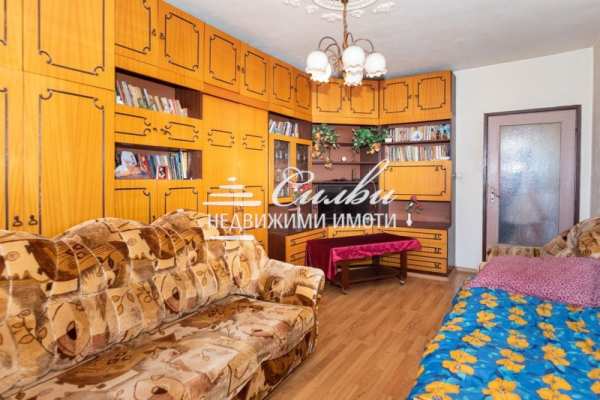 Дава под наем  3-стаен град Шумен, Пазара
      86 кв.м