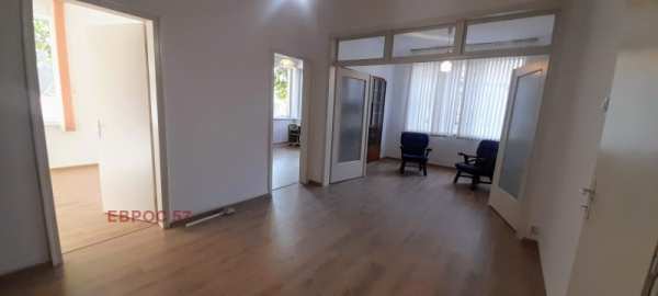 Дава под наем офис, гр. пловдив, център