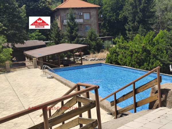 Продава хотел, с. арбанаси, област велико търново