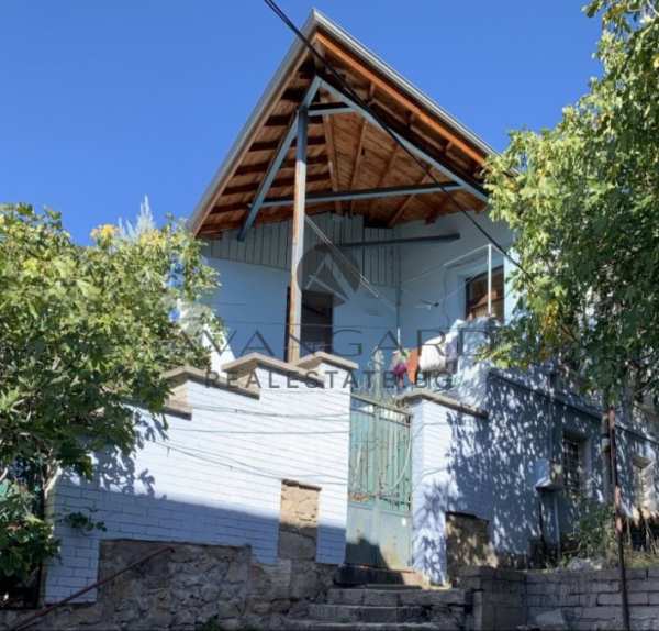 Продава къща, гр. пловдив, център