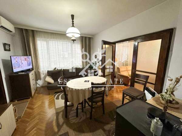 Продава етаж от къща, гр. шумен, математическа гимназия