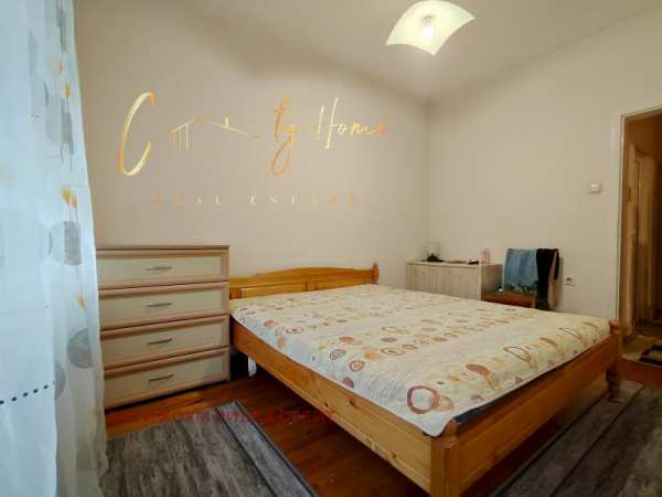 Продава етаж от къща, гр. пловдив, център