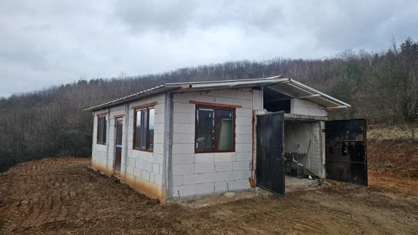 Продава вила, гр. ботевград, област софия област