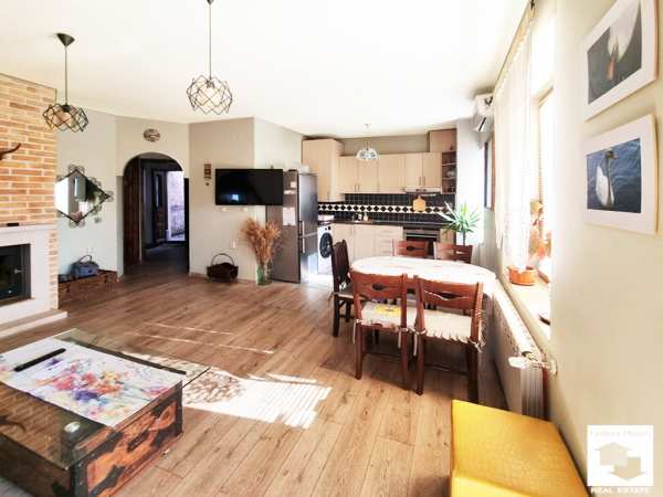 Продава етаж от къща, гр. велико търново, център